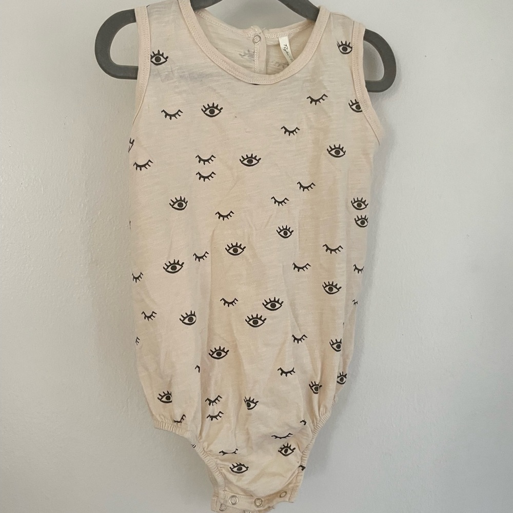 Rylee + cru eye onesie (18-24m) EUC